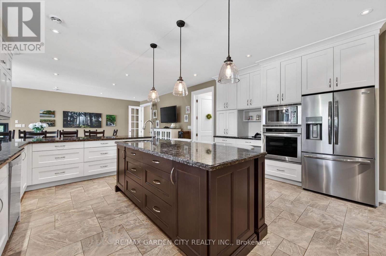 4580 CHERRY AVENUE - 13