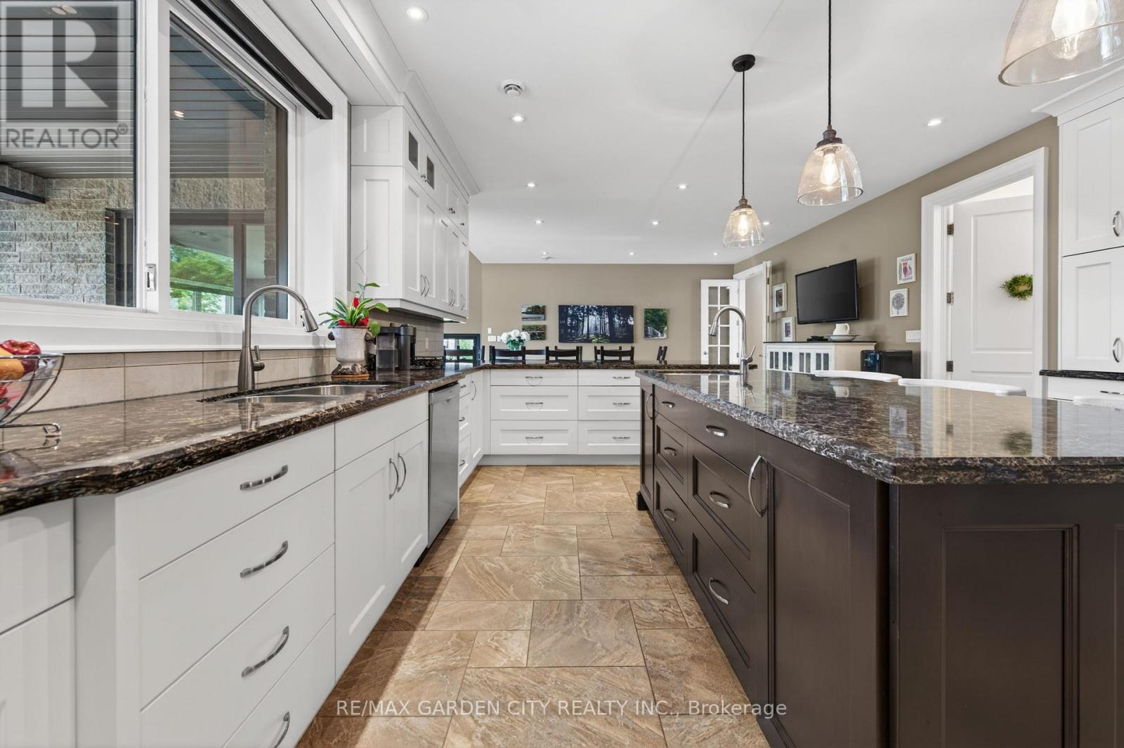 4580 CHERRY AVENUE - 14