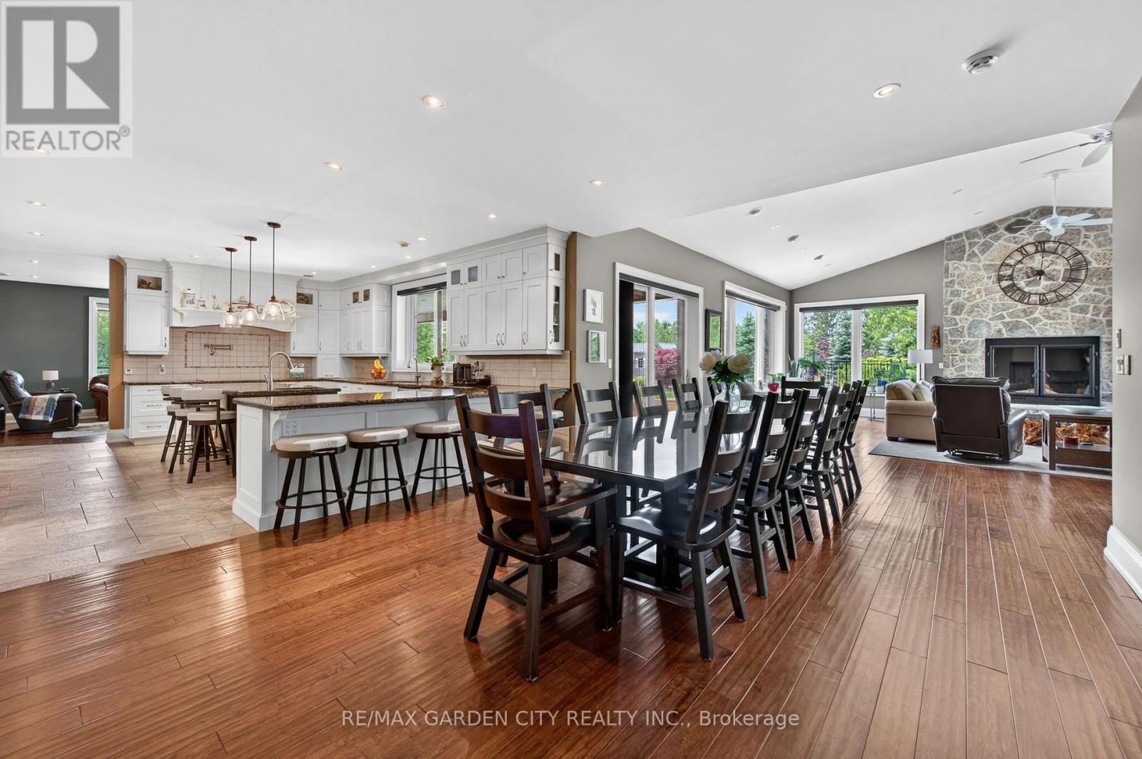 4580 CHERRY AVENUE - 16