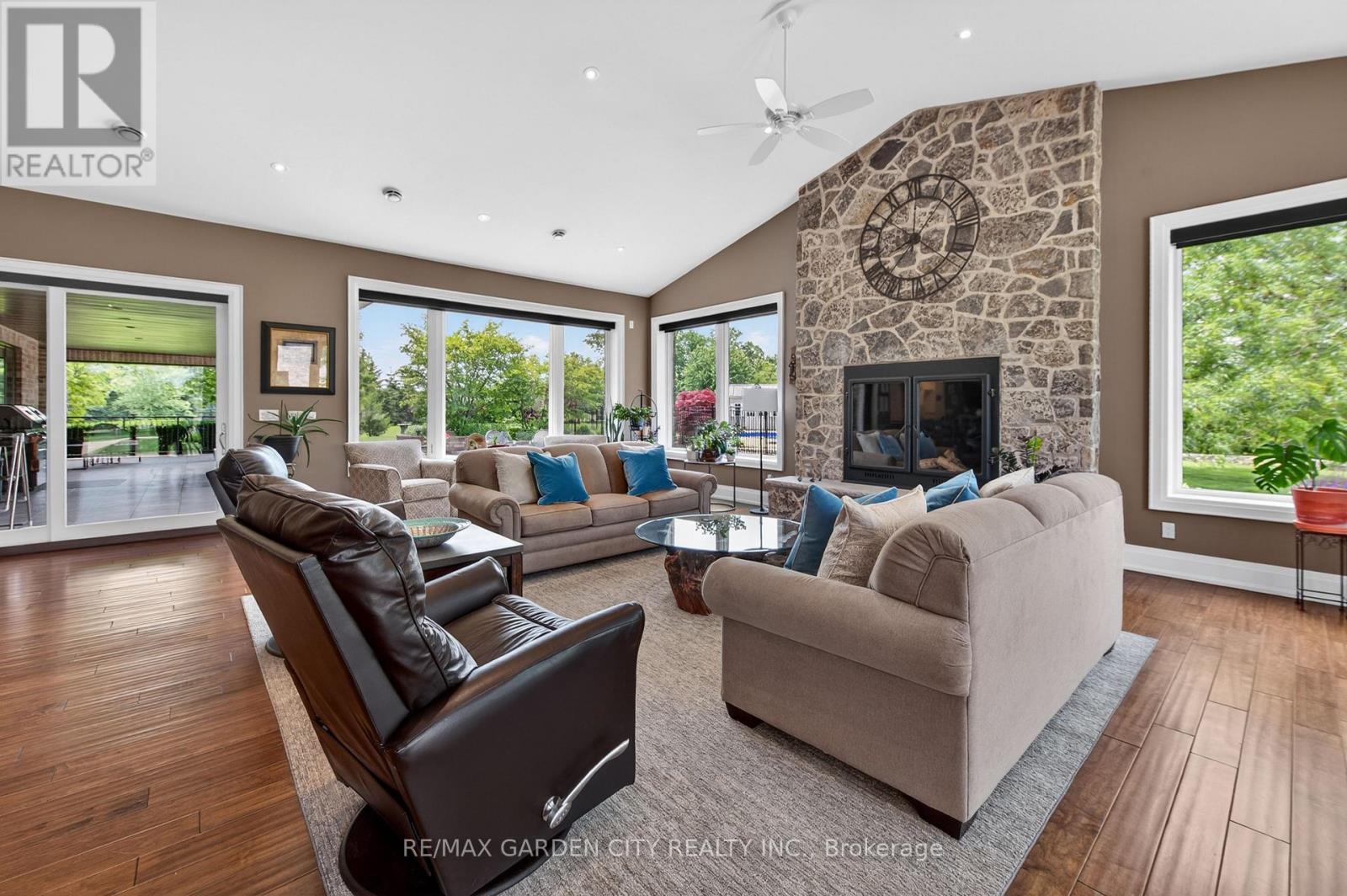 4580 CHERRY AVENUE - 18