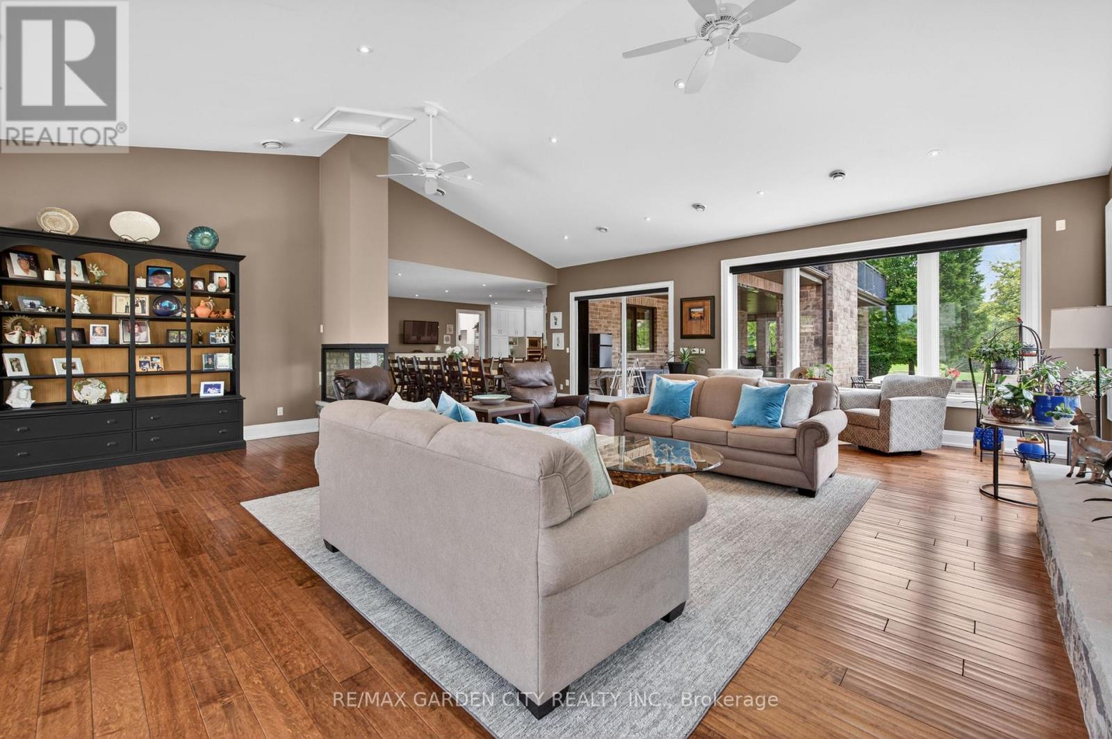 4580 CHERRY AVENUE - 19