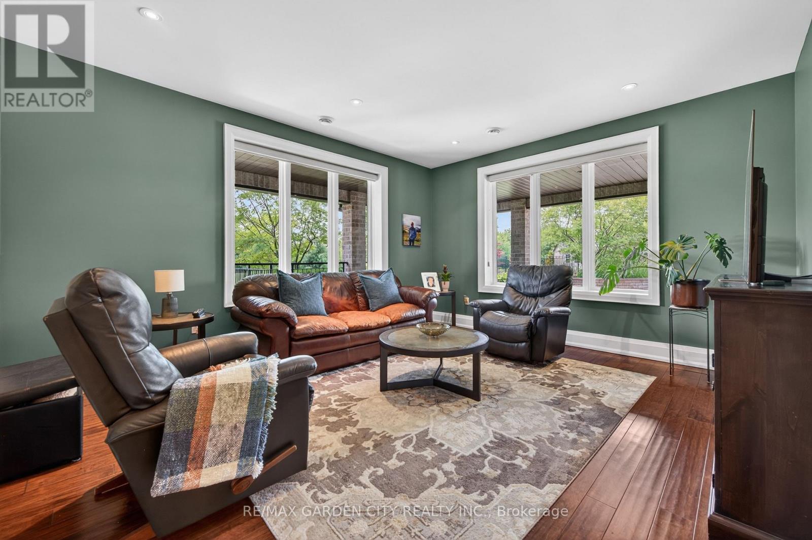 4580 CHERRY AVENUE - 20
