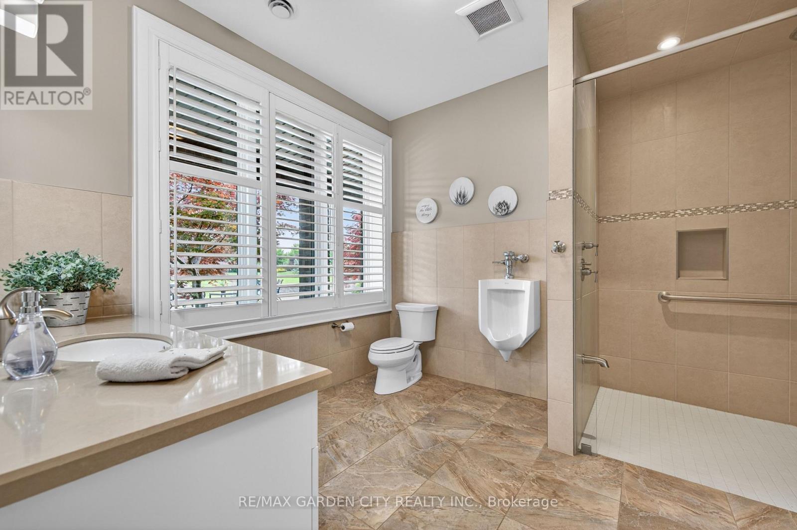 4580 CHERRY AVENUE - 24