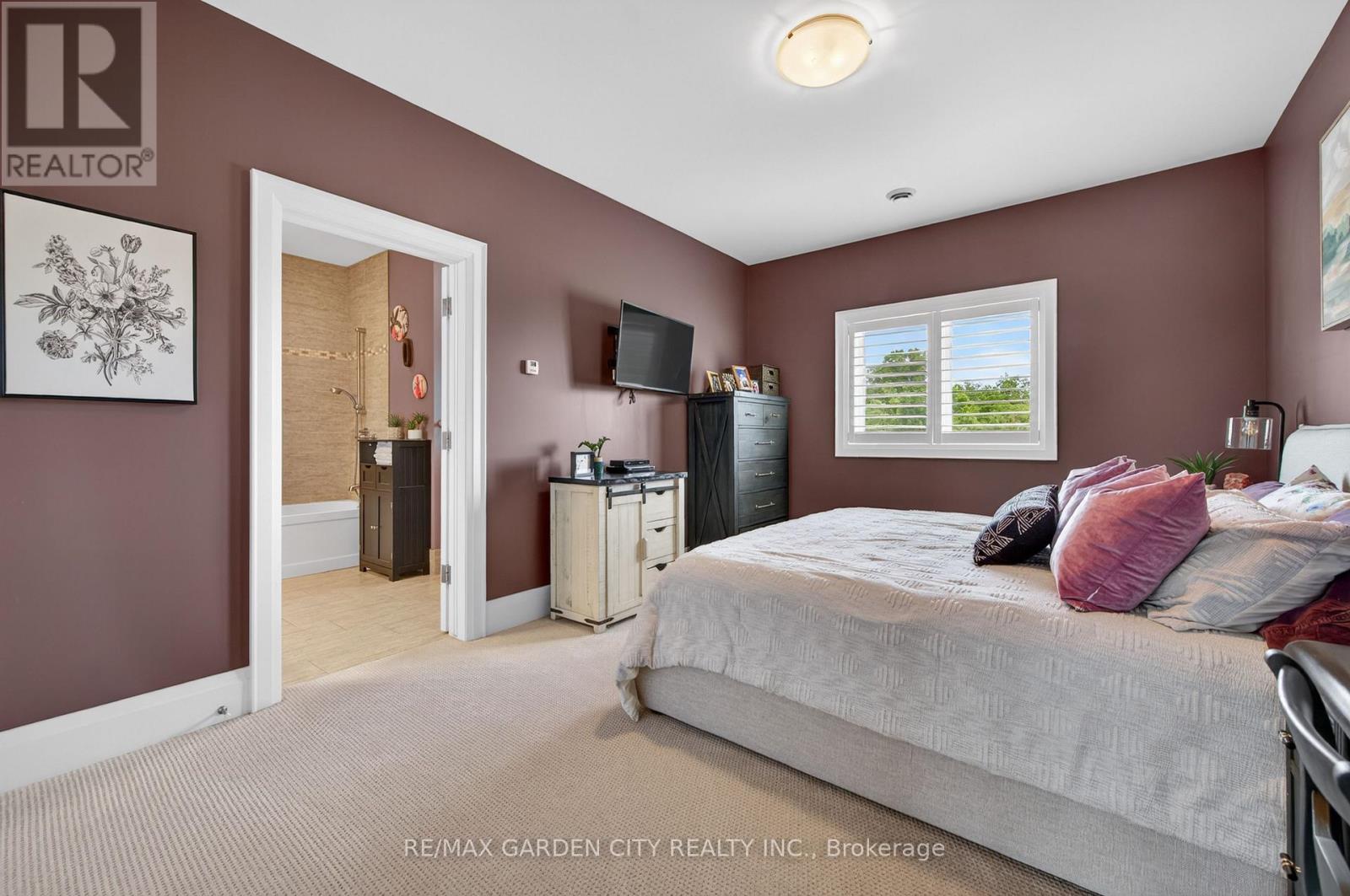 4580 CHERRY AVENUE - 36