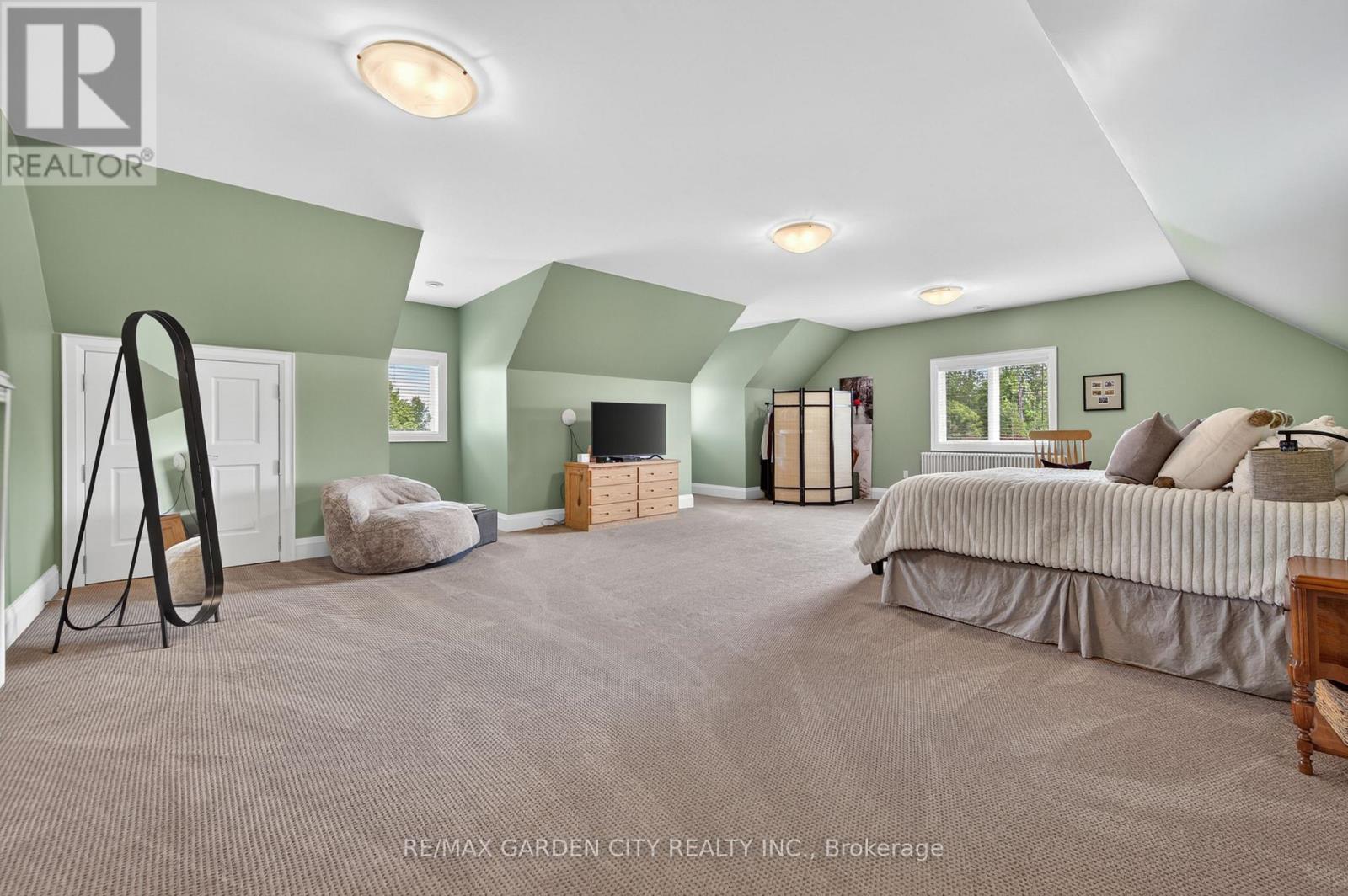 4580 CHERRY AVENUE - 41