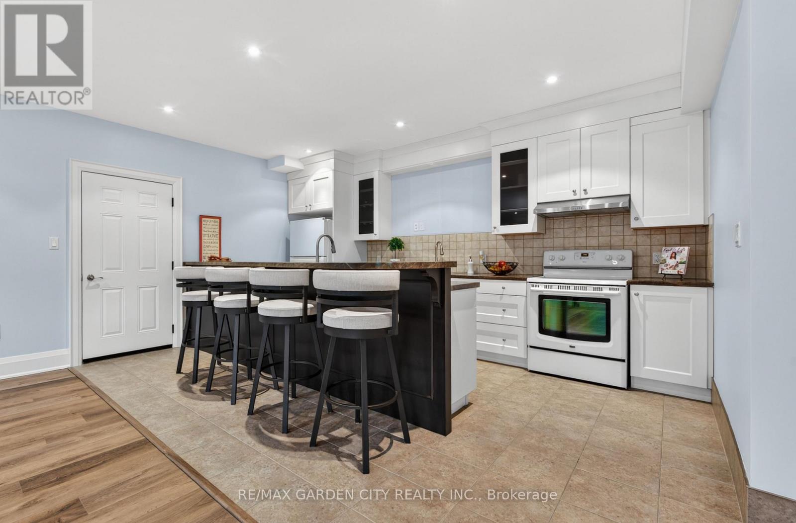 4580 CHERRY AVENUE - 43