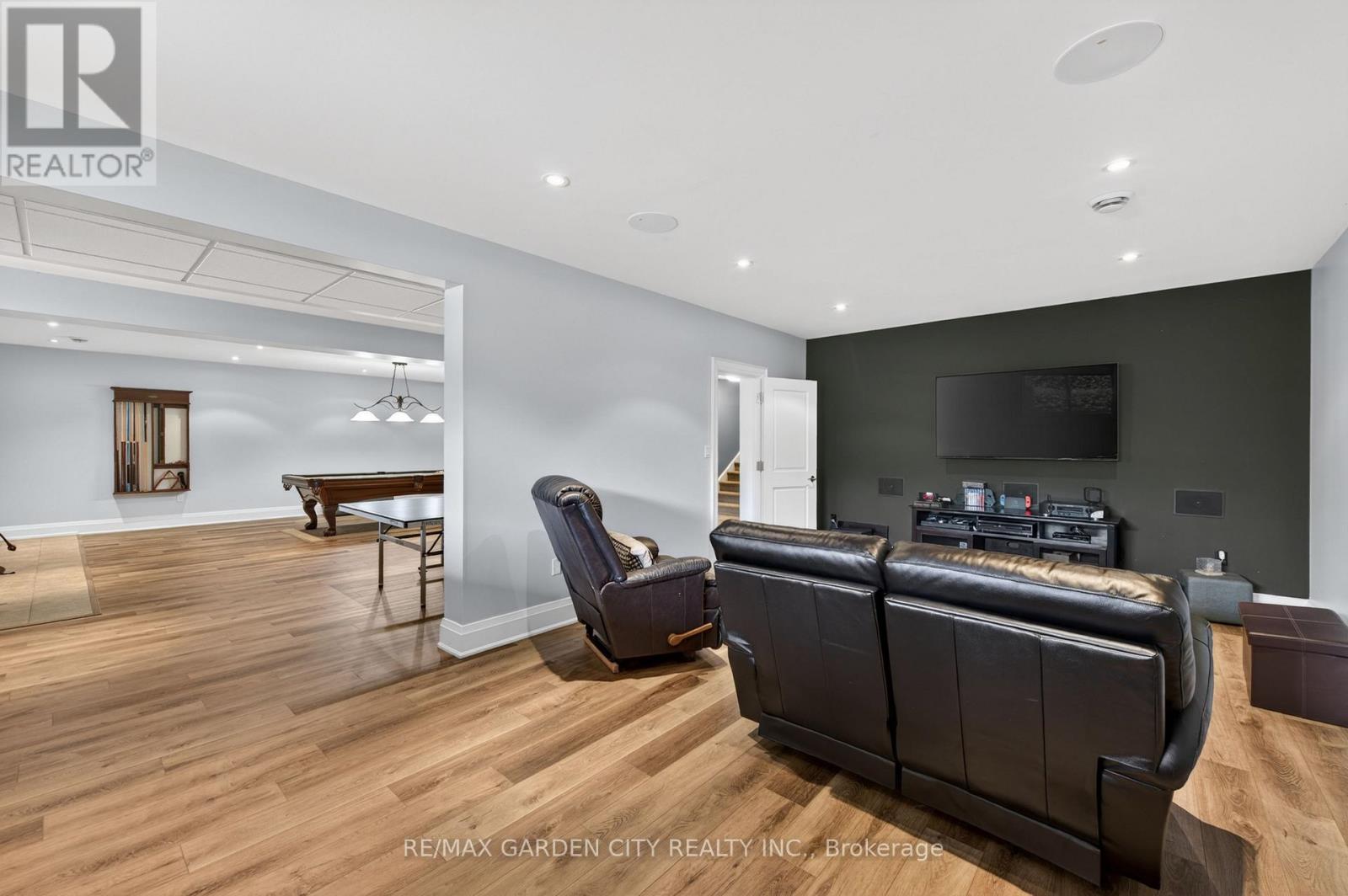 4580 CHERRY AVENUE - 44
