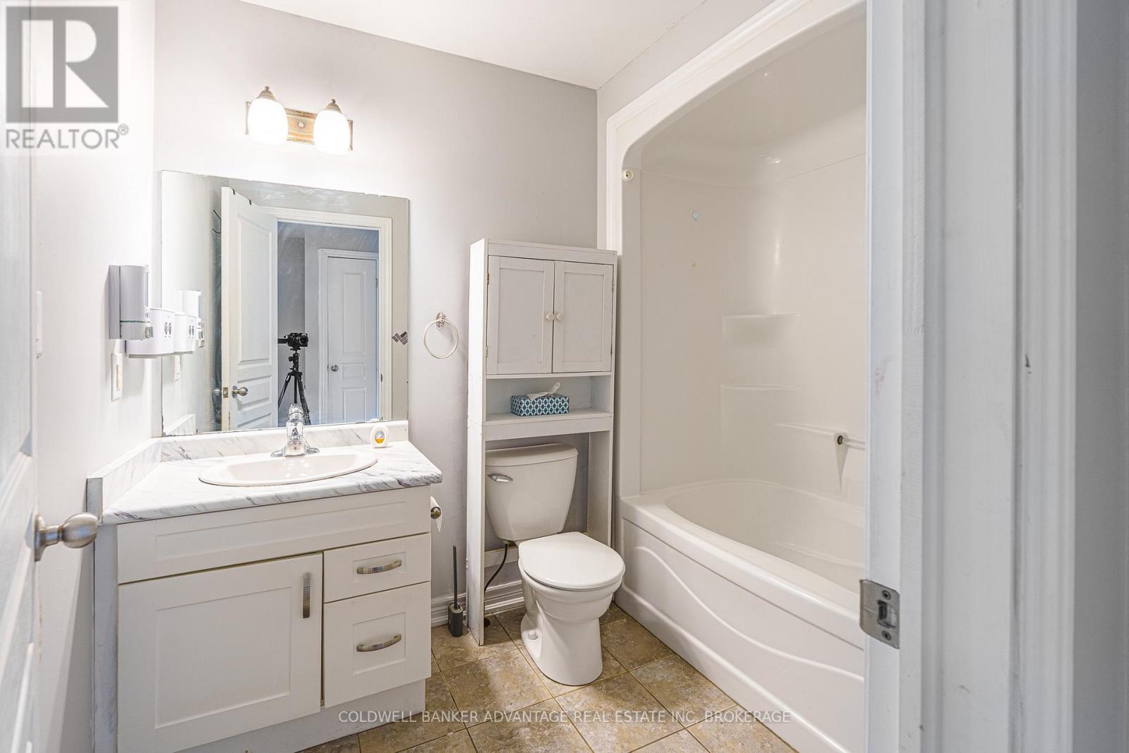 #8 6117 KELSEY CRESCENT - 14