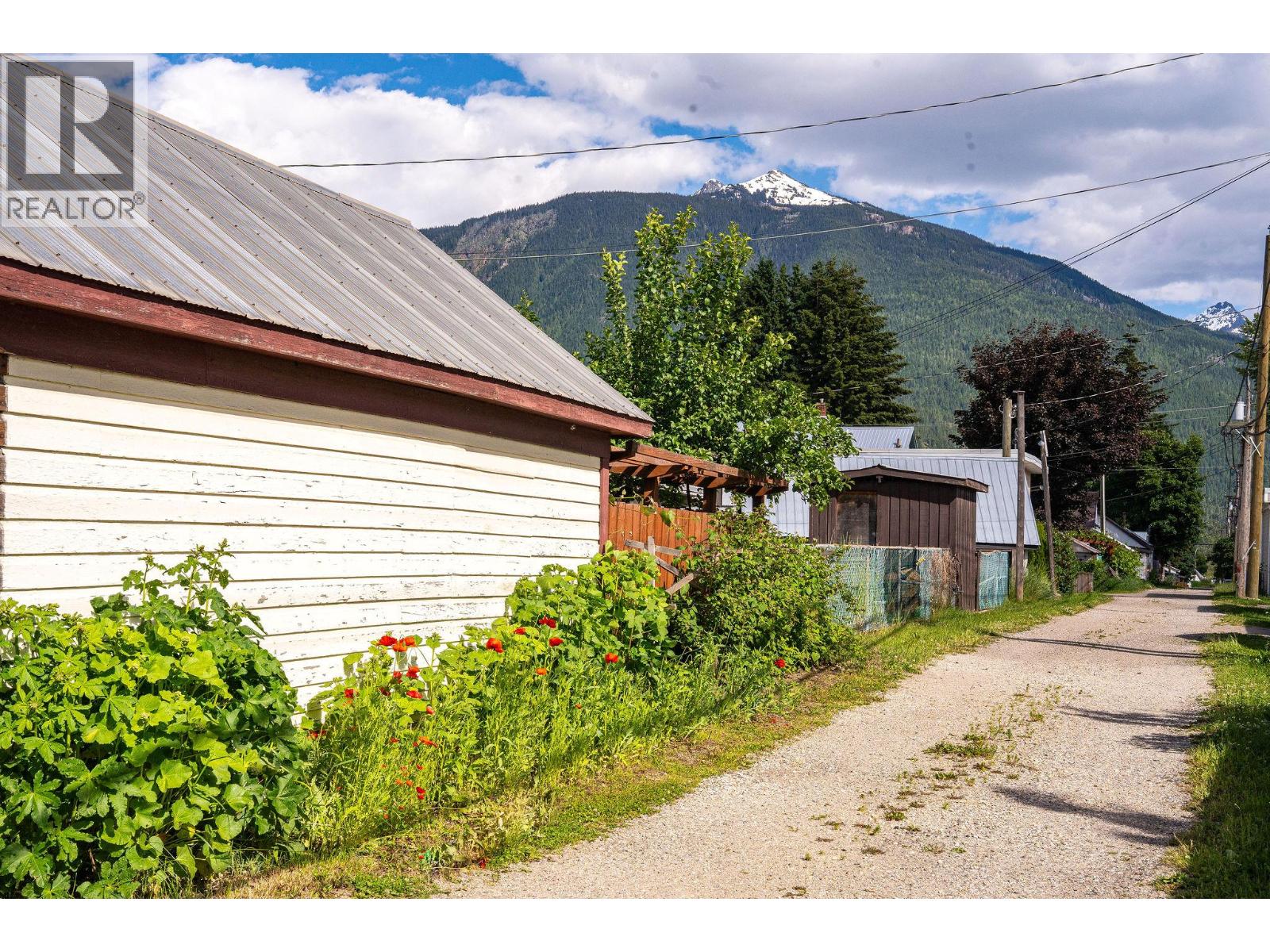 301 Third Street E, Revelstoke