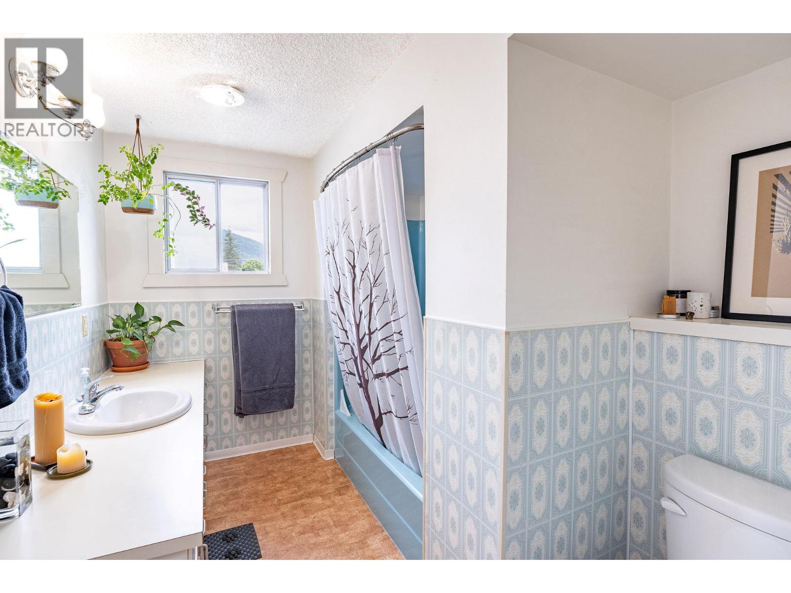 301 Third Street E, Revelstoke