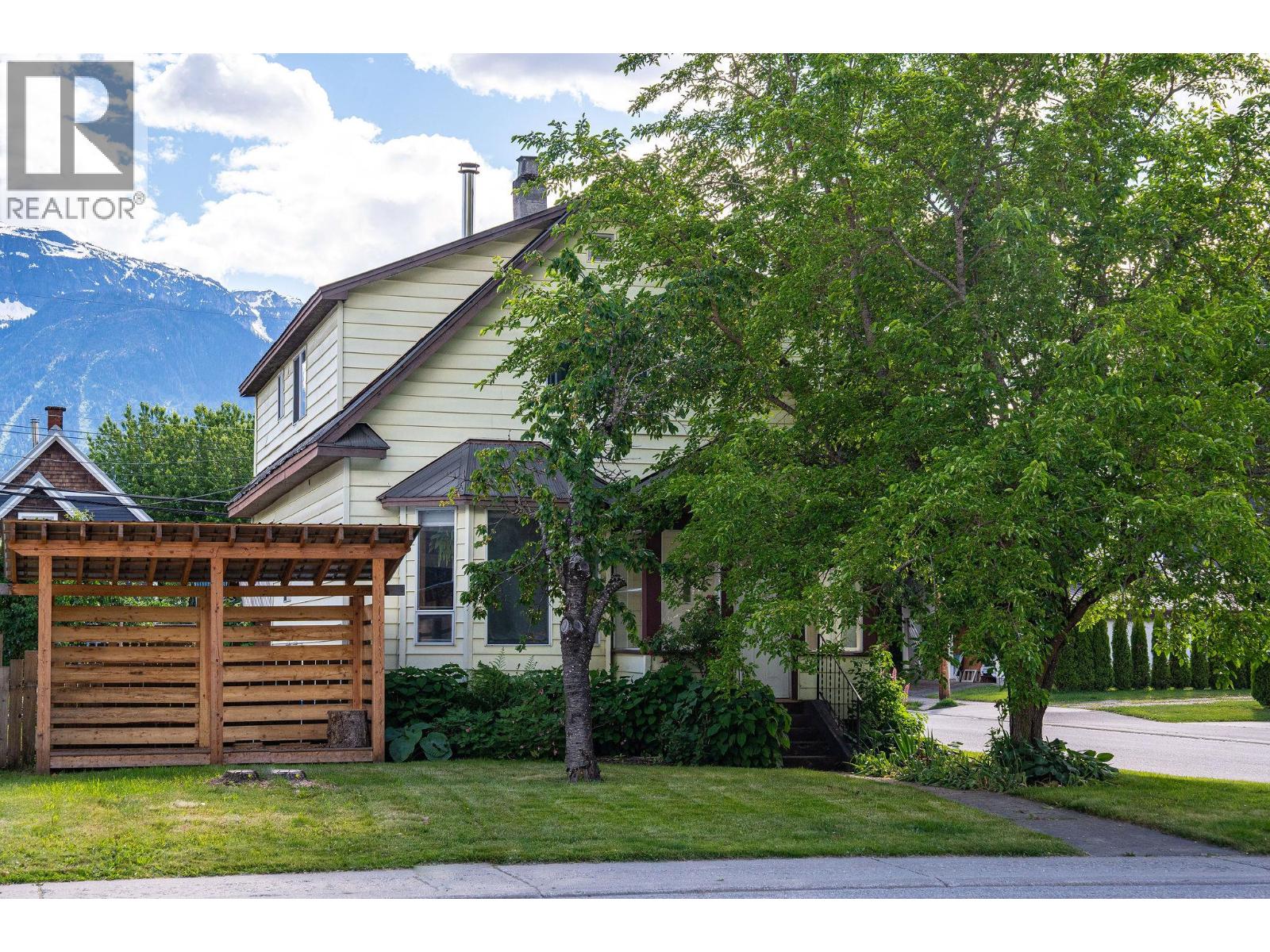 301 Third Street E, Revelstoke