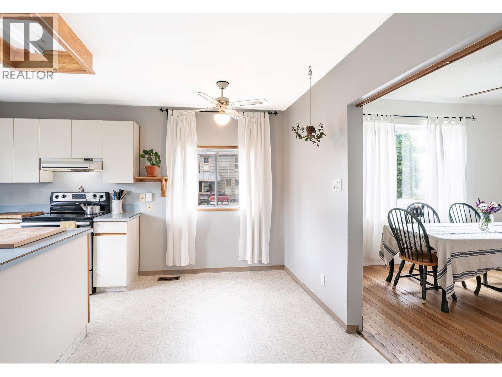 301 Third Street E, Revelstoke