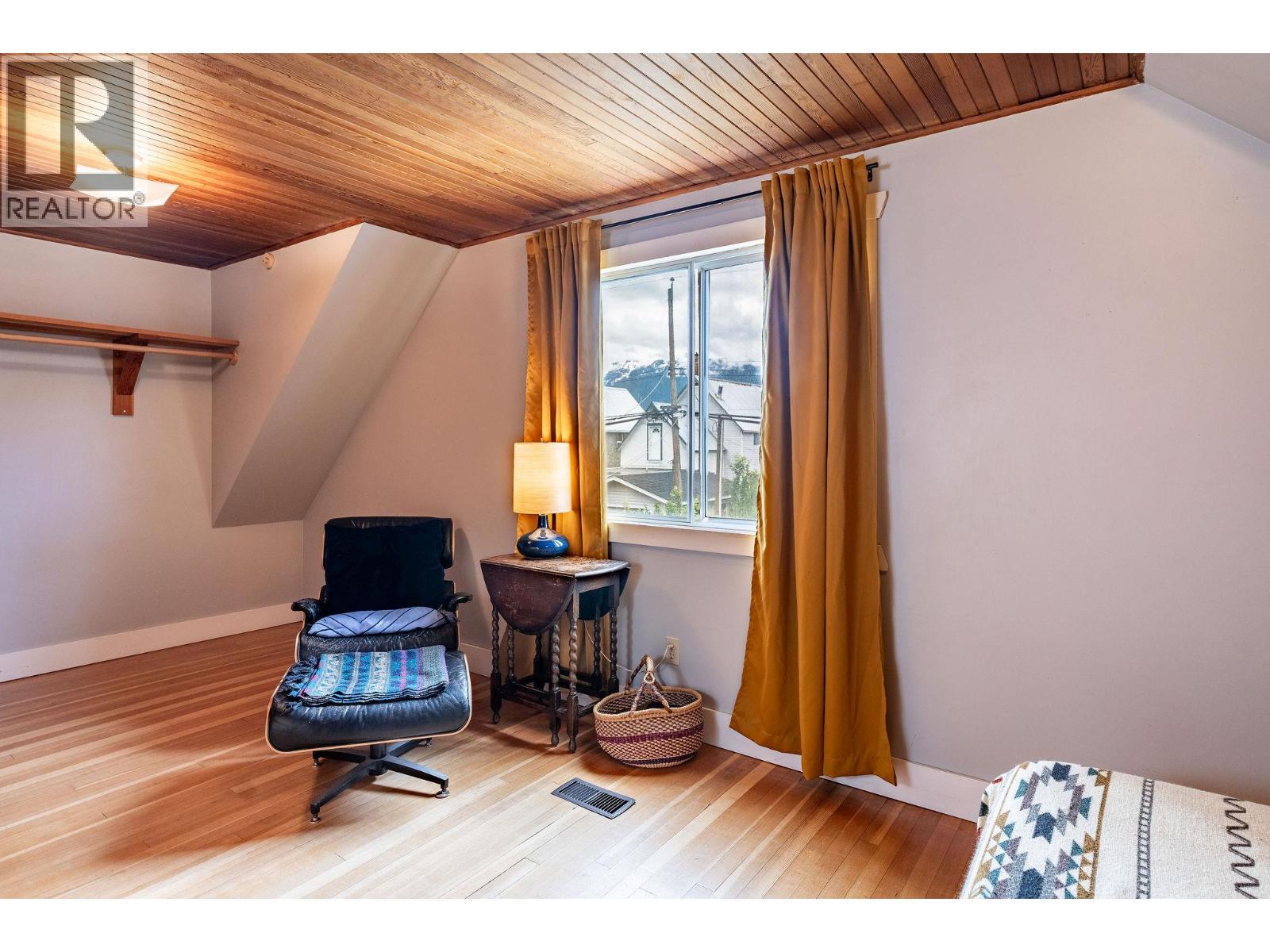 301 Third Street E, Revelstoke