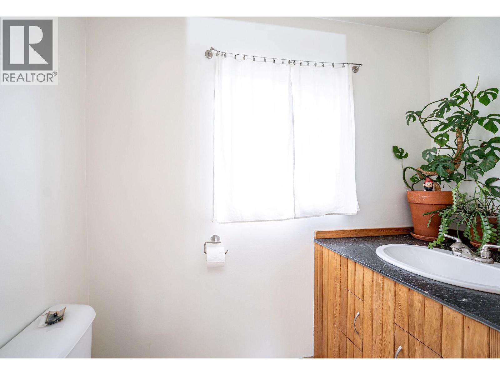 301 Third Street E, Revelstoke
