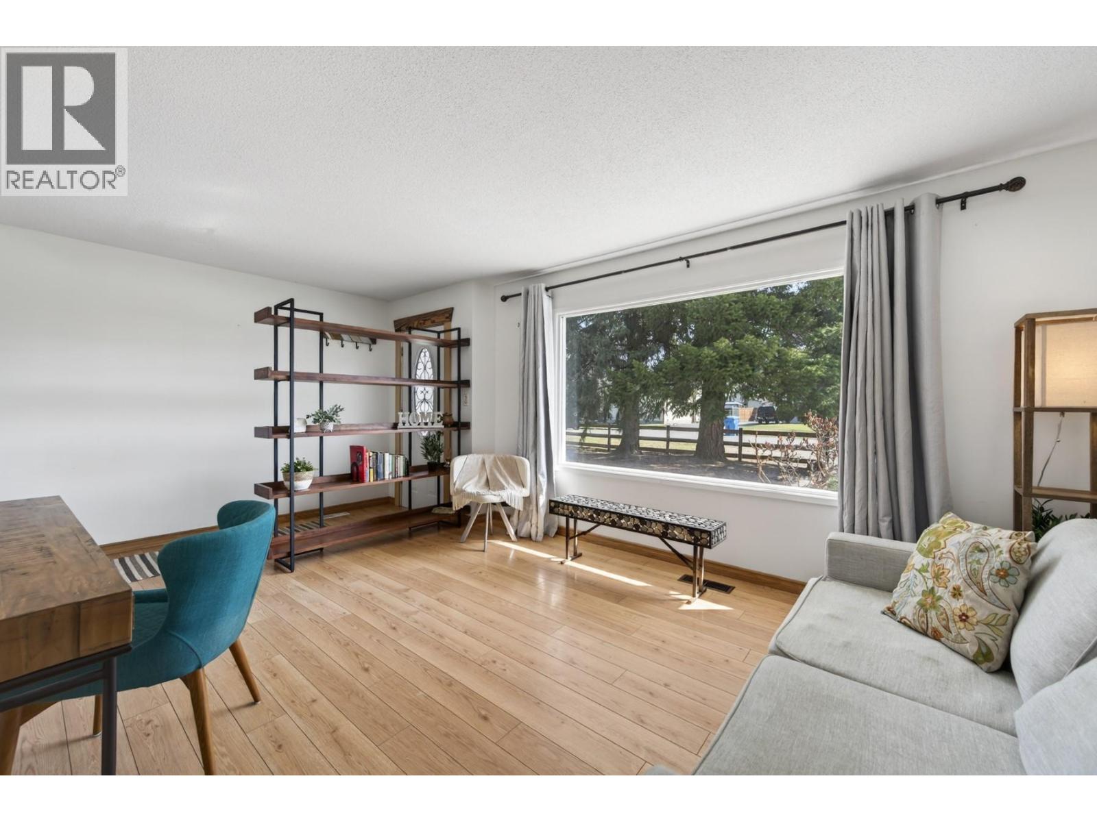 1034 Laroque Street - 4