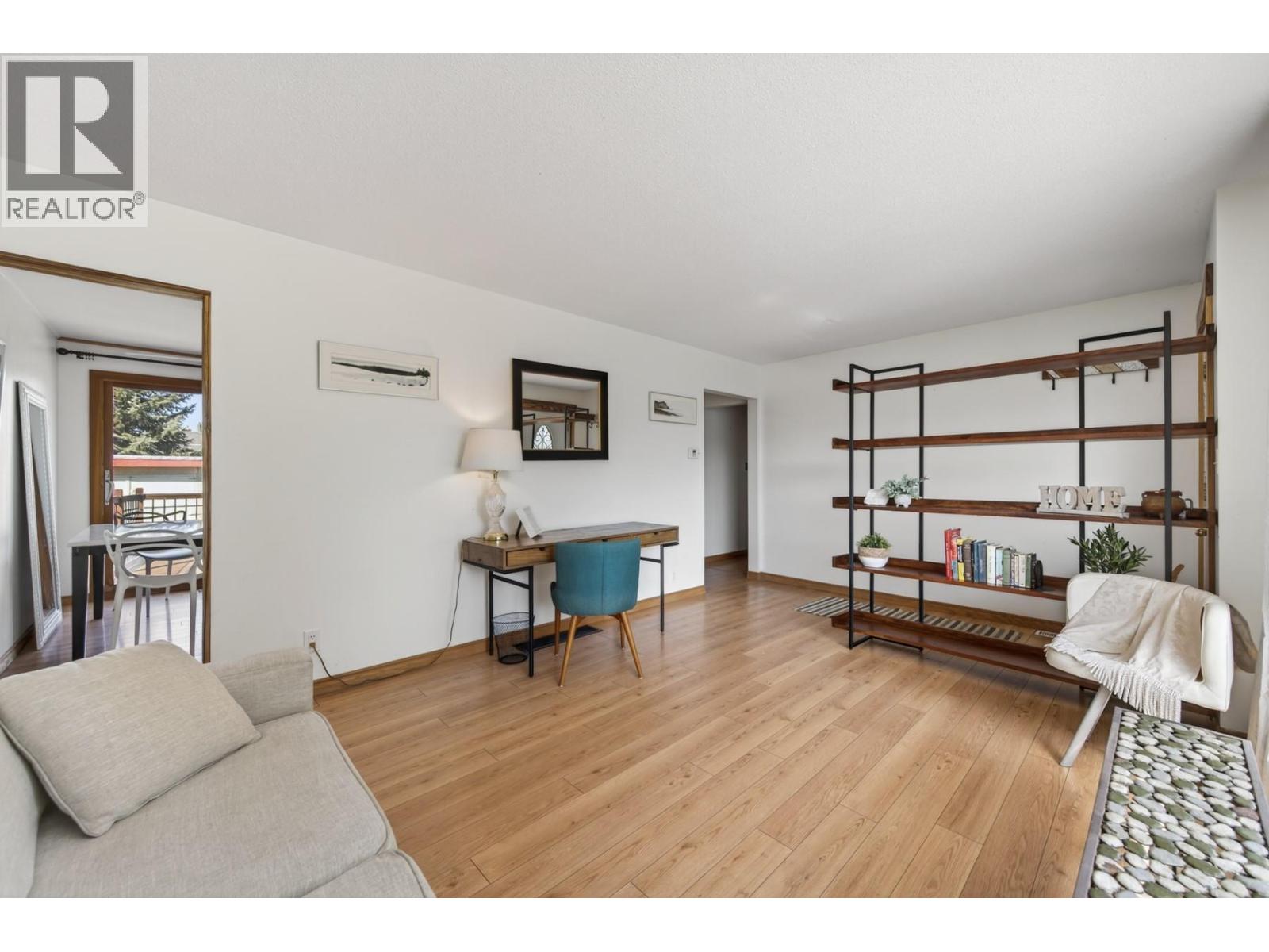 1034 Laroque Street - 5