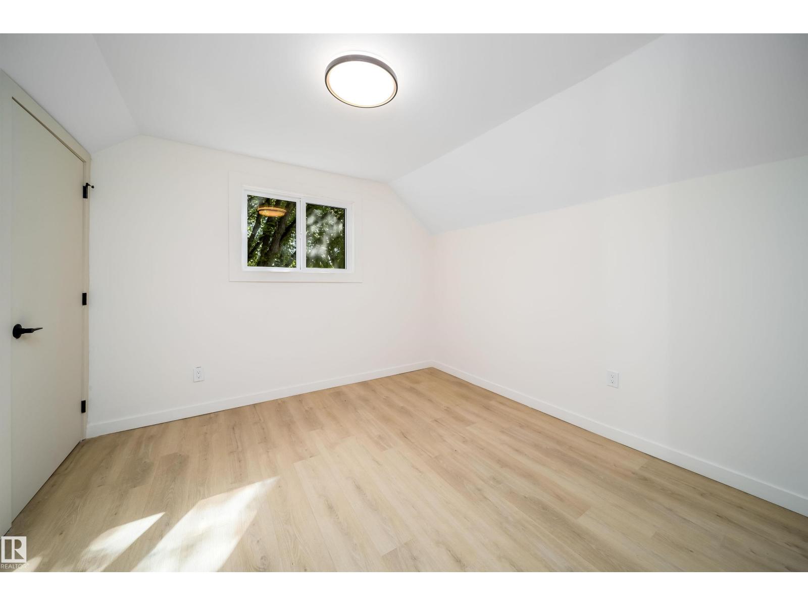 10866 92 ST NW — photo 19