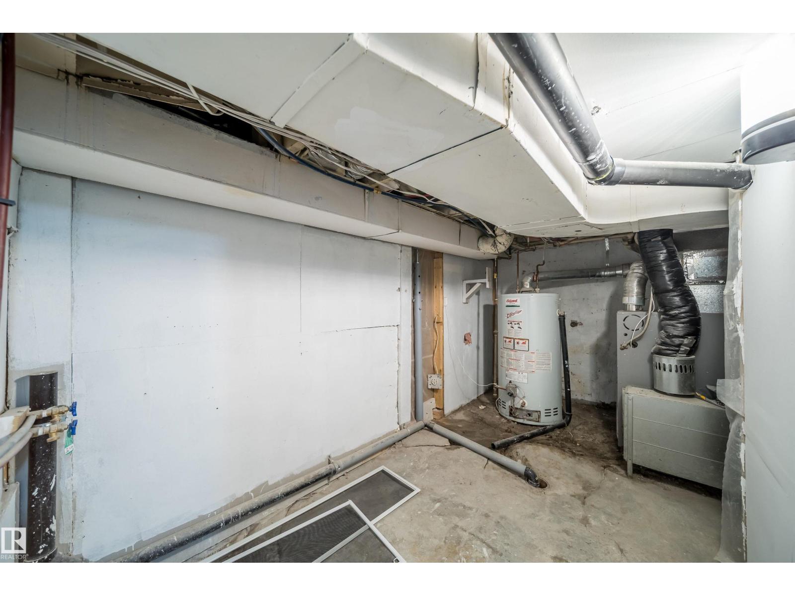 10866 92 ST NW — photo 29