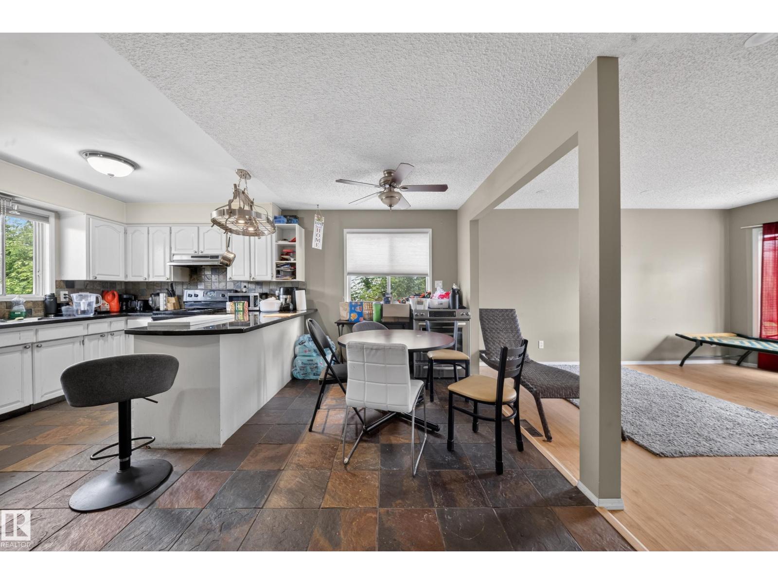 2832 35 ST NW - 10