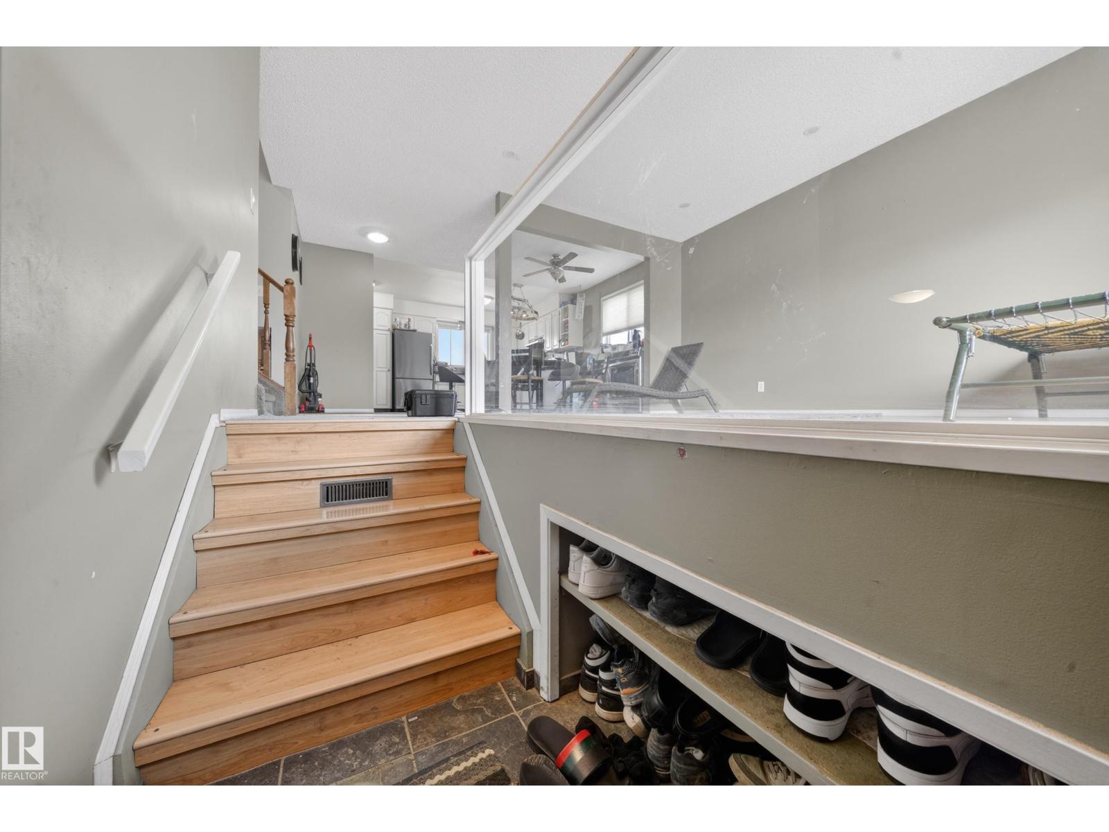 2832 35 ST NW - 11