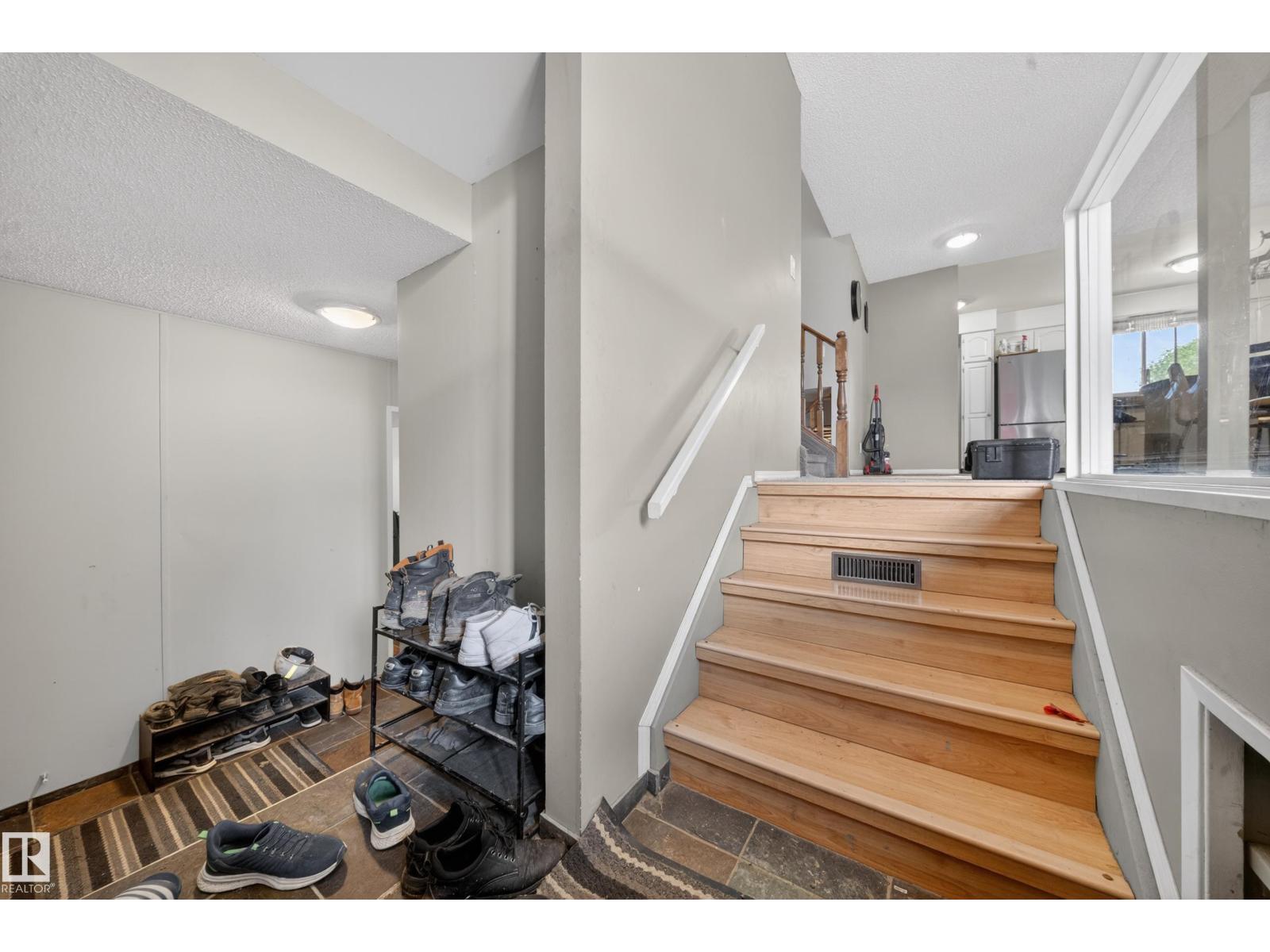 2832 35 ST NW - 12