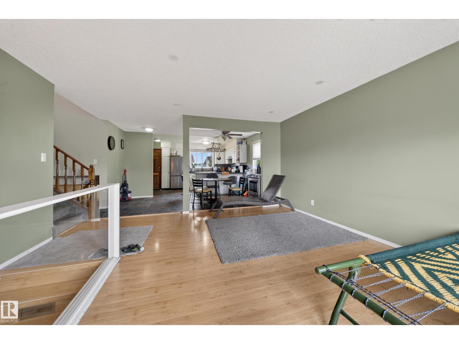 2832 35 ST NW - 23