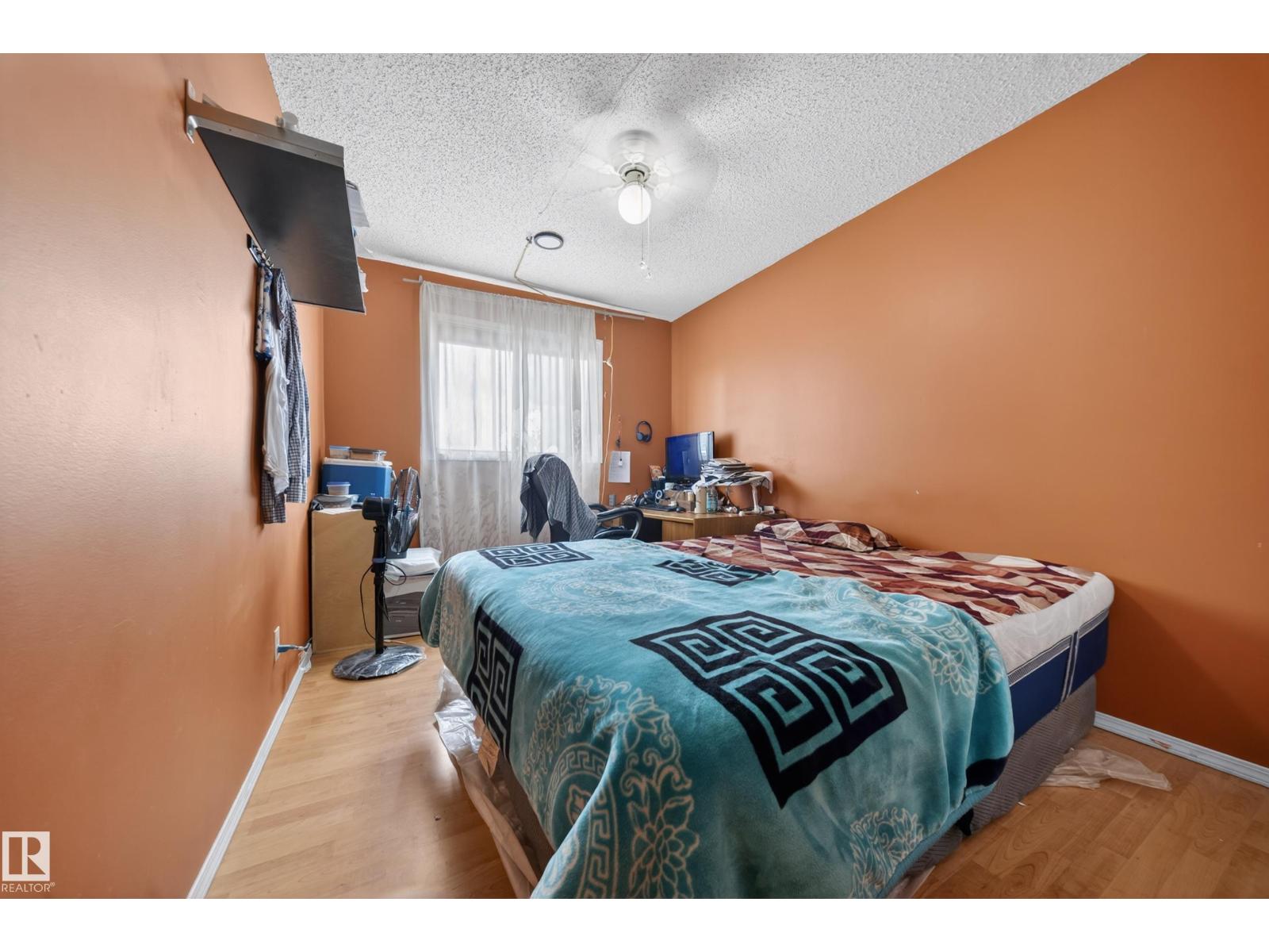 2832 35 ST NW - 26