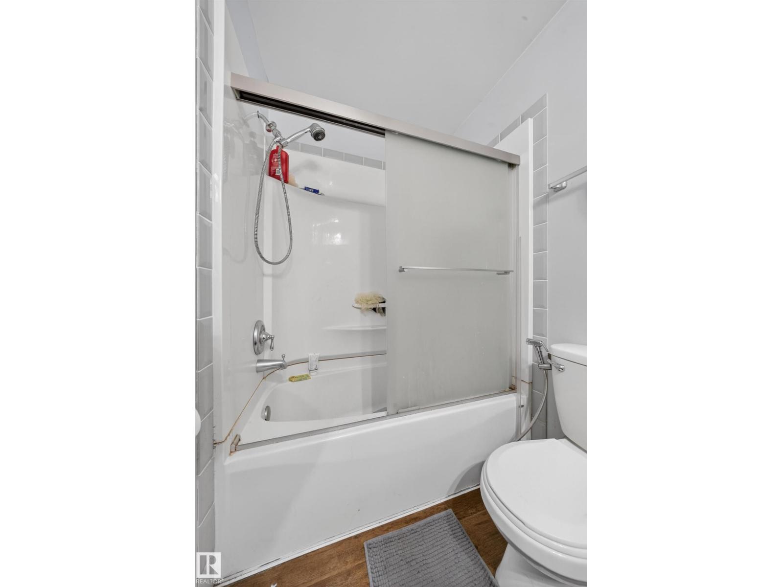 2832 35 ST NW - 32