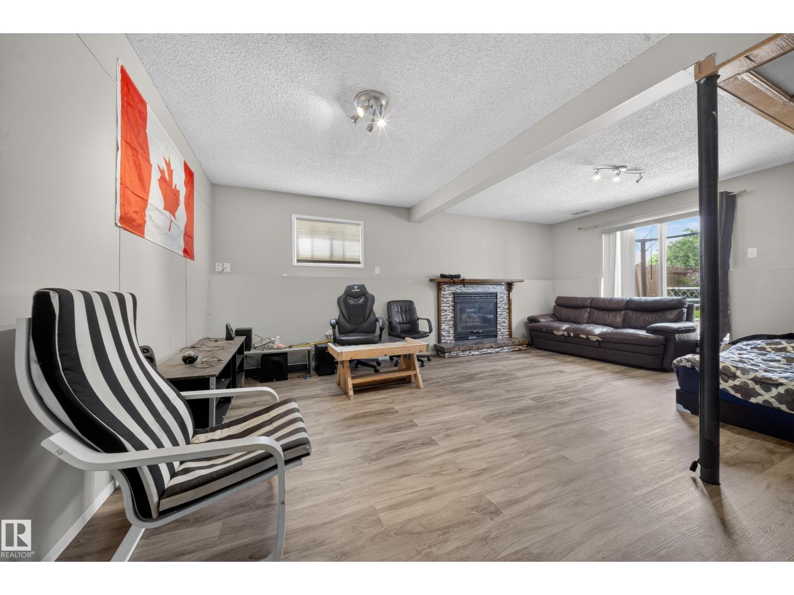 2832 35 ST NW - 5