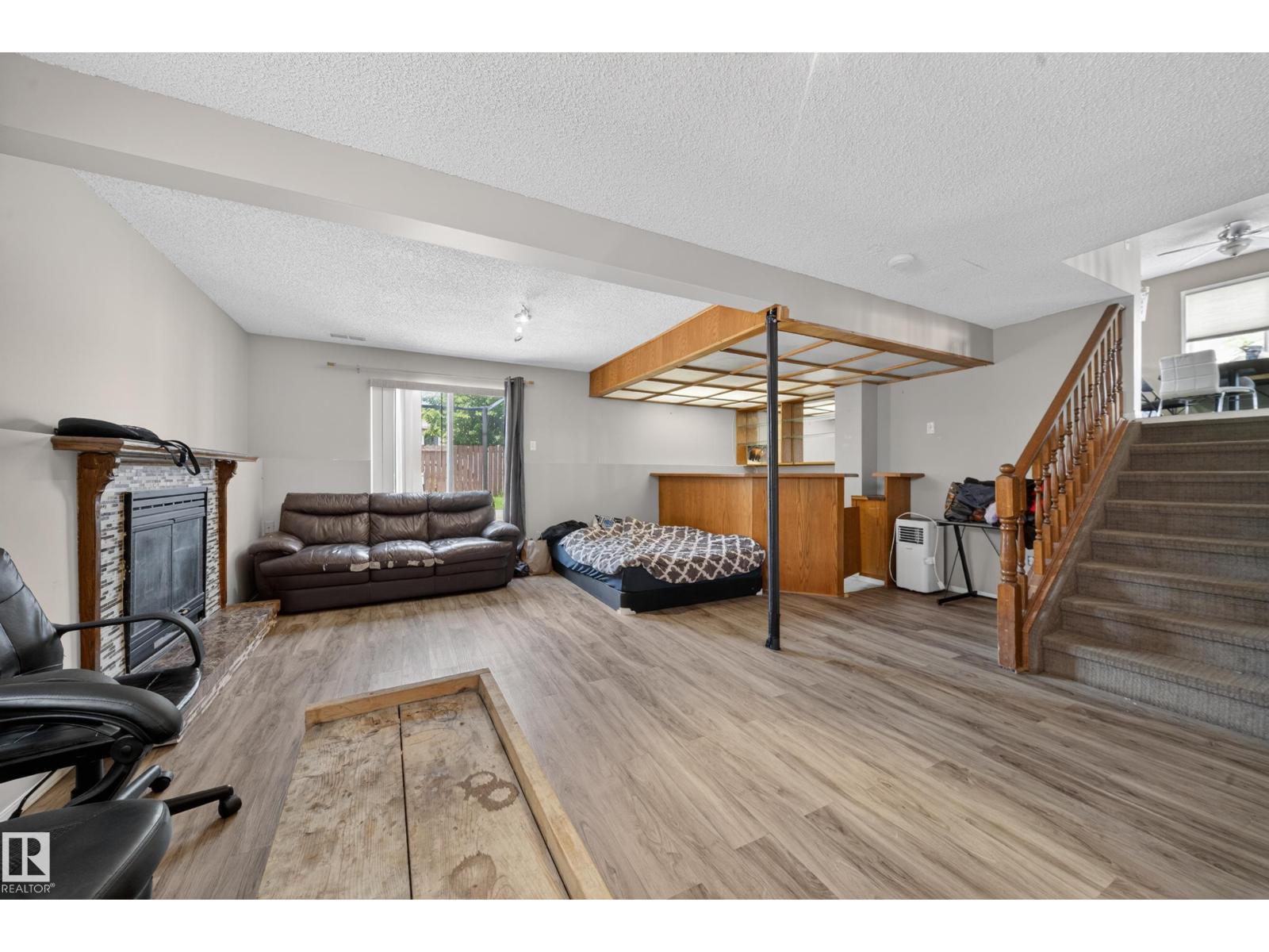 2832 35 ST NW - 6