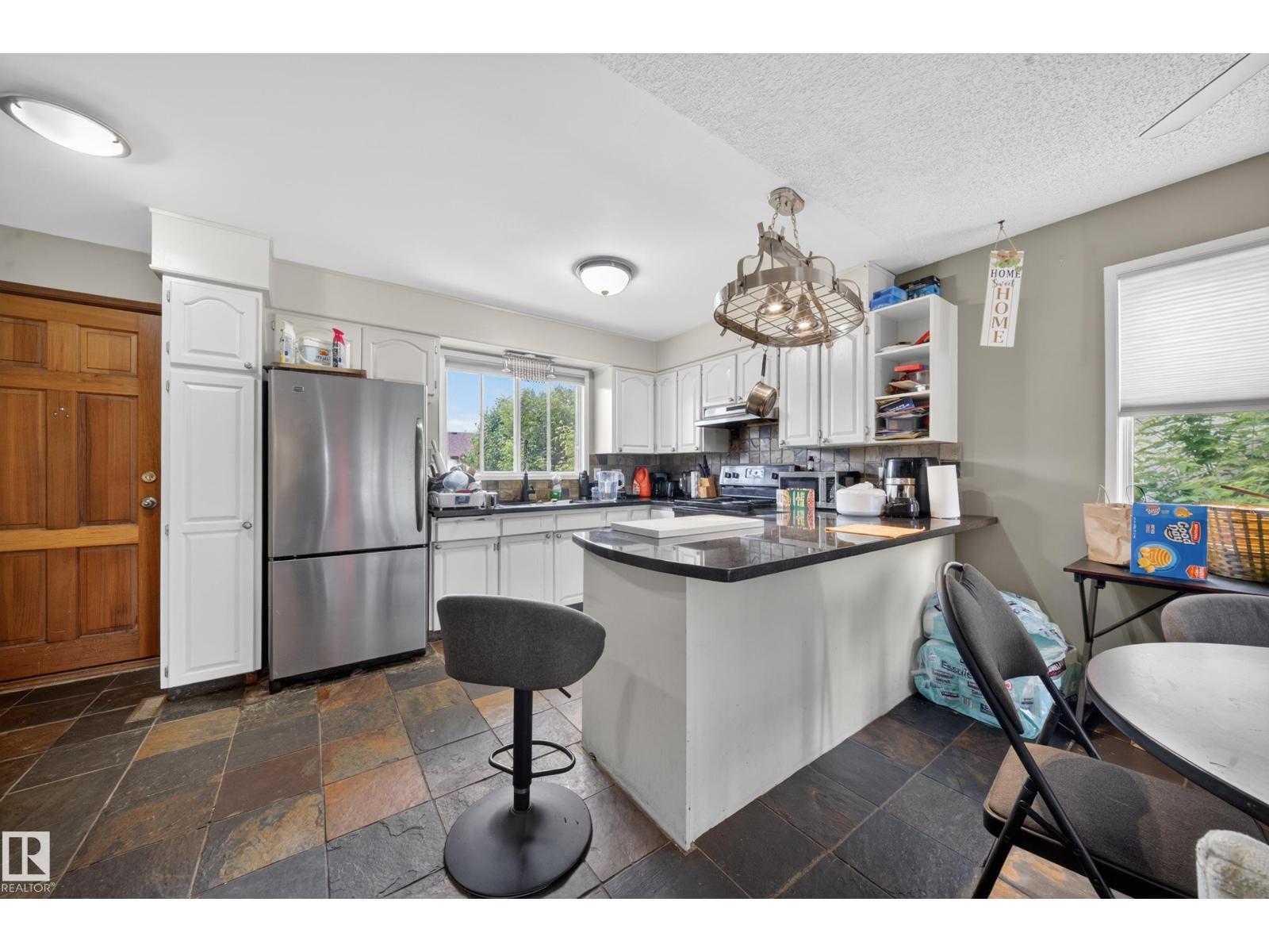 2832 35 ST NW - 8