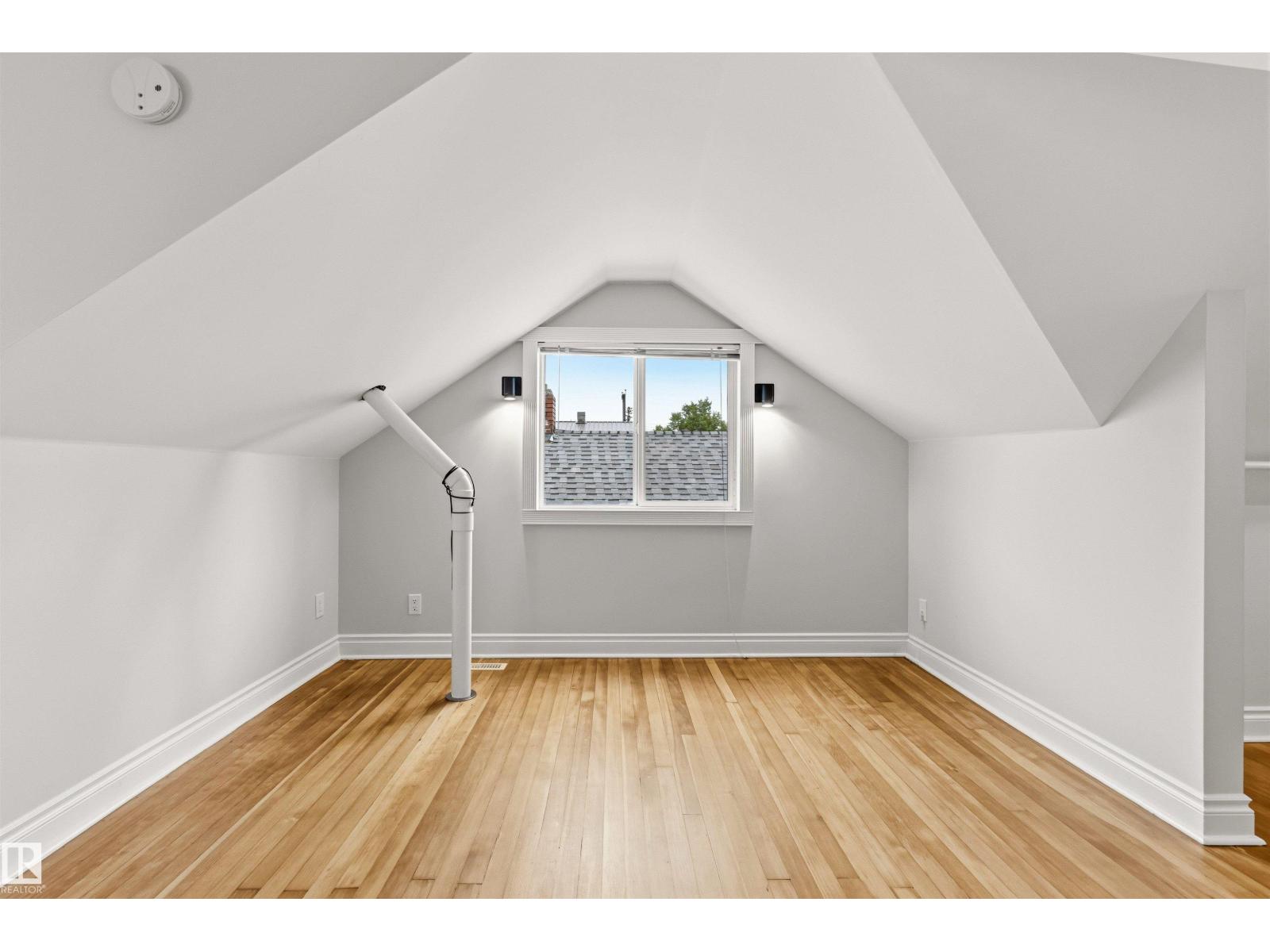 10628 73 AV NW — photo 36