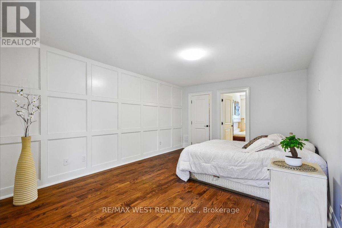 11 HILLCROFT DRIVE - 10