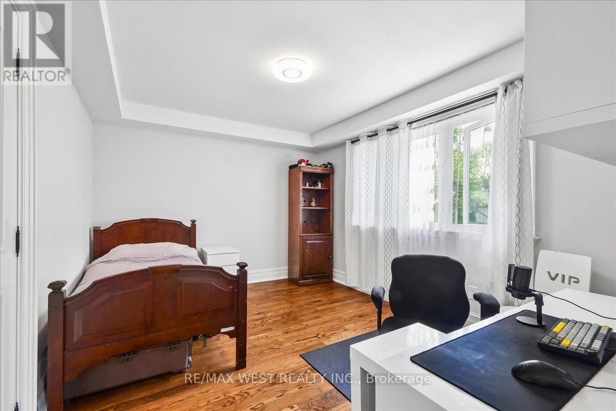 11 HILLCROFT DRIVE - 12