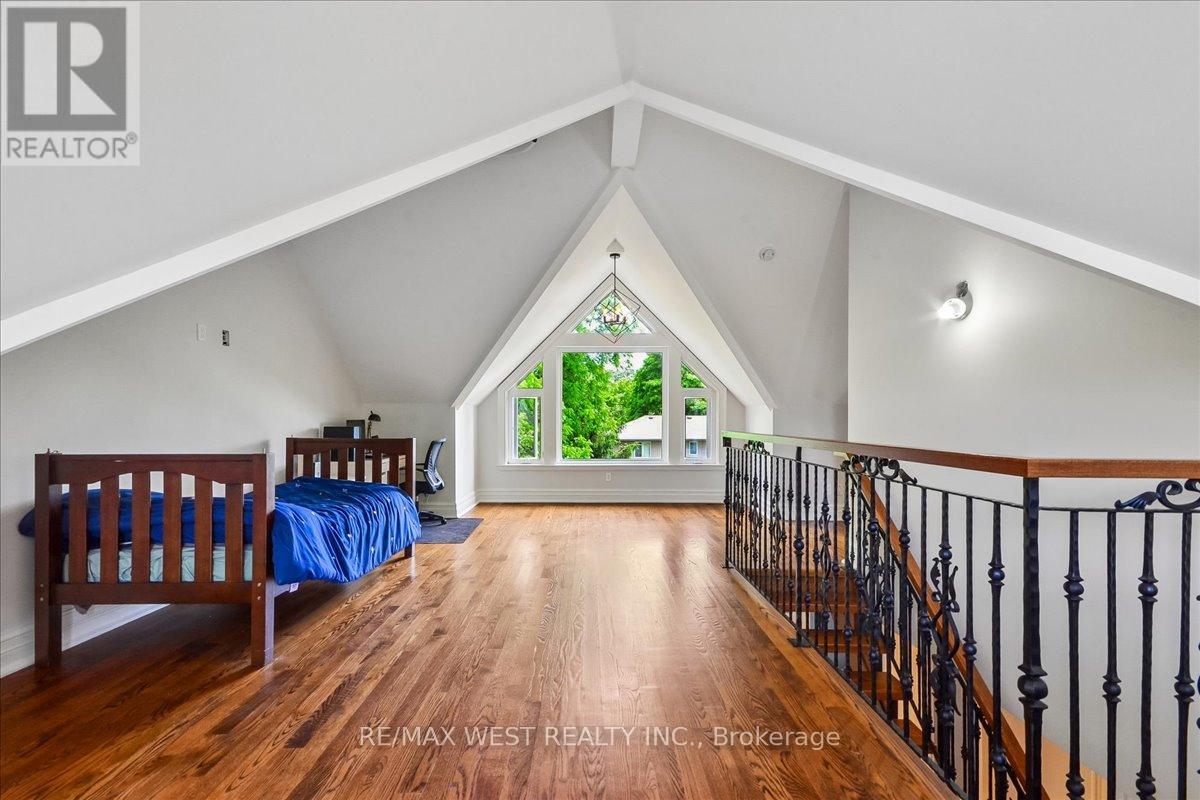 11 HILLCROFT DRIVE - 15