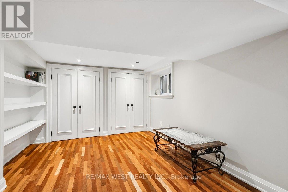 11 HILLCROFT DRIVE - 18