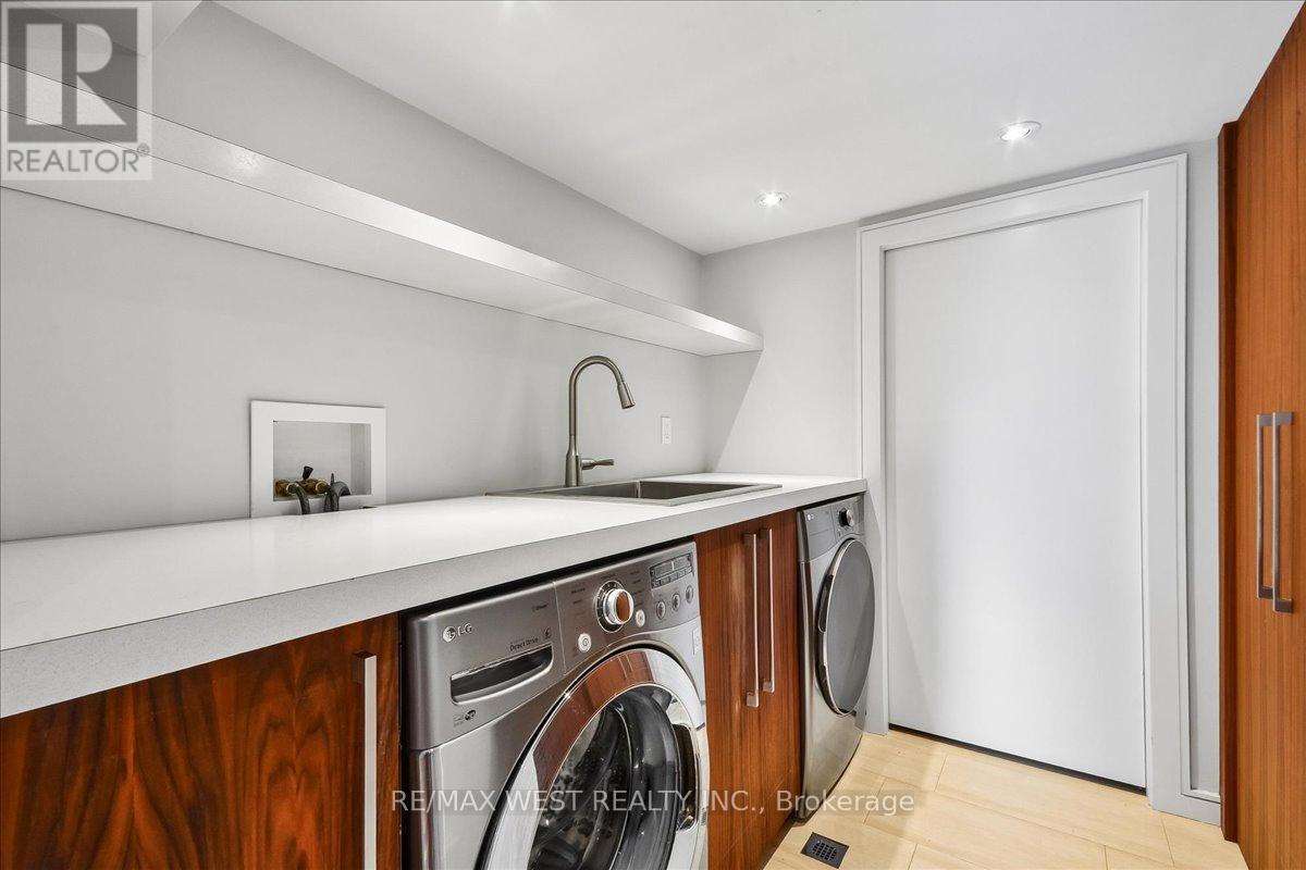 11 HILLCROFT DRIVE - 19