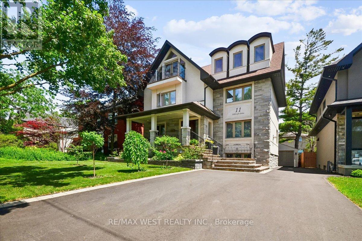 11 HILLCROFT DRIVE - 2