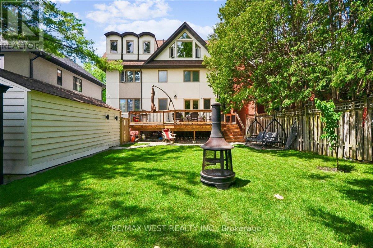 11 HILLCROFT DRIVE - 22