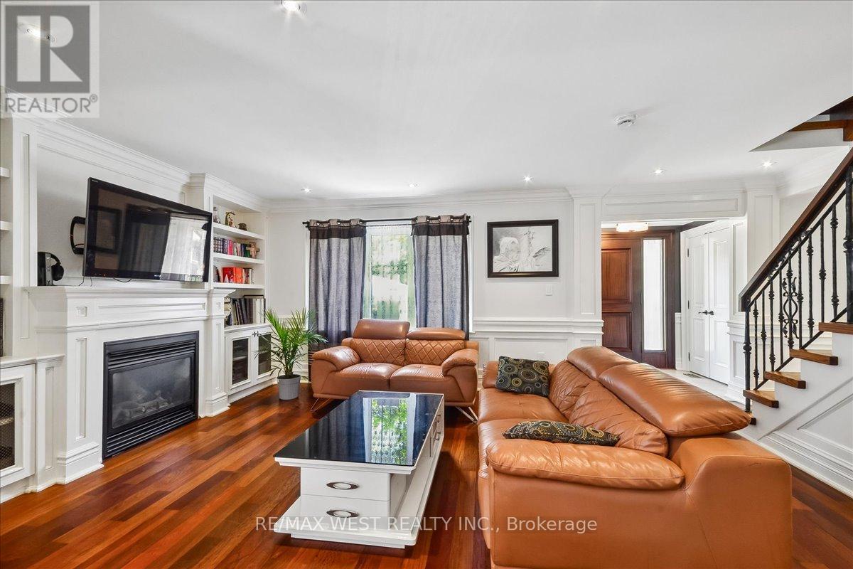 11 HILLCROFT DRIVE - 3