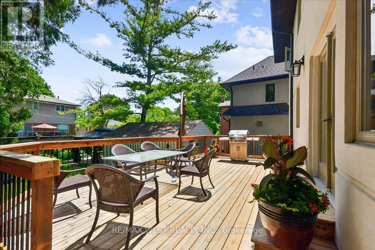11 HILLCROFT DRIVE - 8