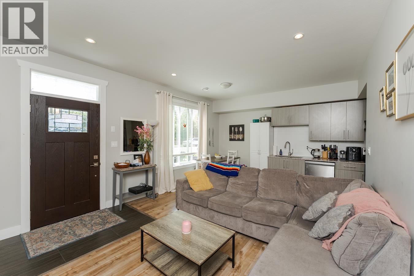 1648 9TH AVENUE - 20