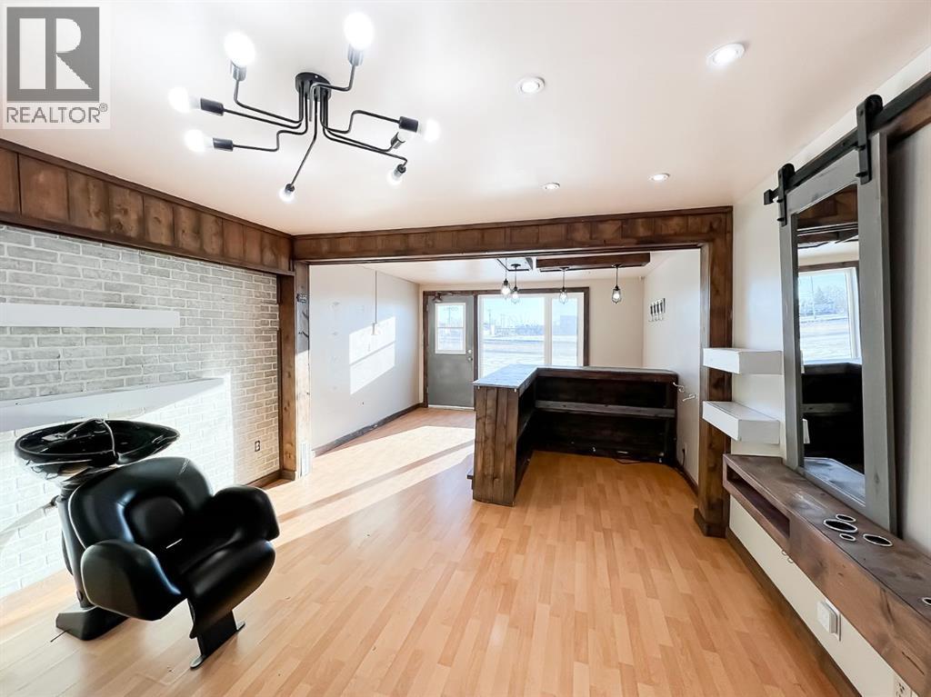 8 Railway Avenue NE - photo 5