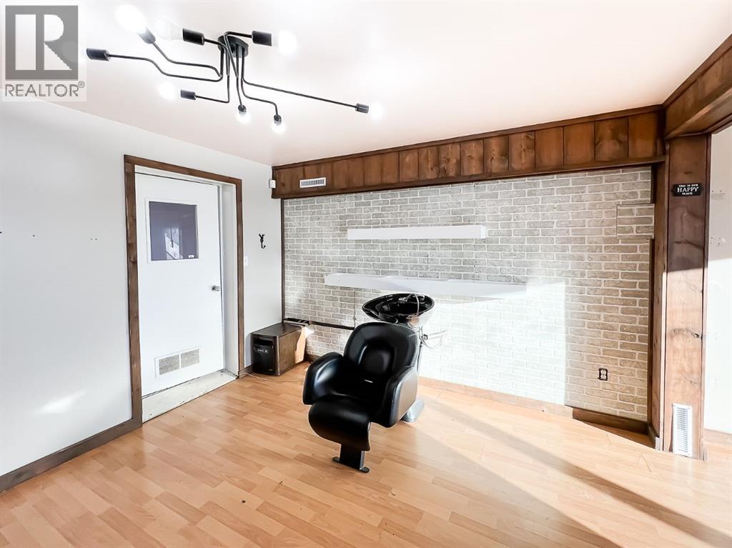 8 Railway Avenue NE — photo 8