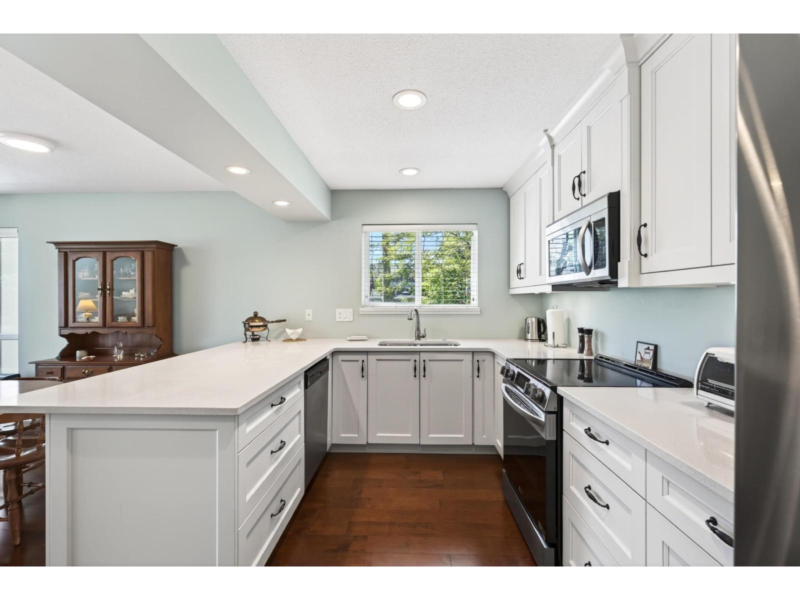 202 15717 MARINE DRIVE, White Rock