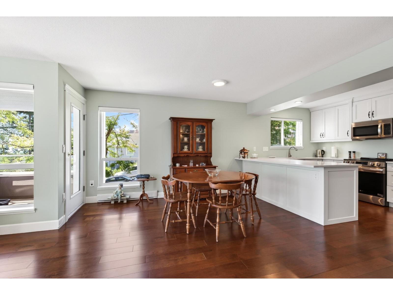 202 15717 MARINE DRIVE, White Rock