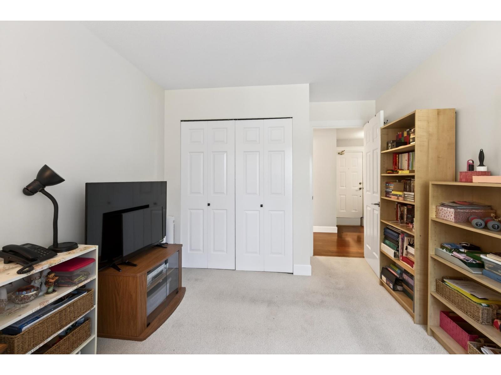 202 15717 MARINE DRIVE, White Rock