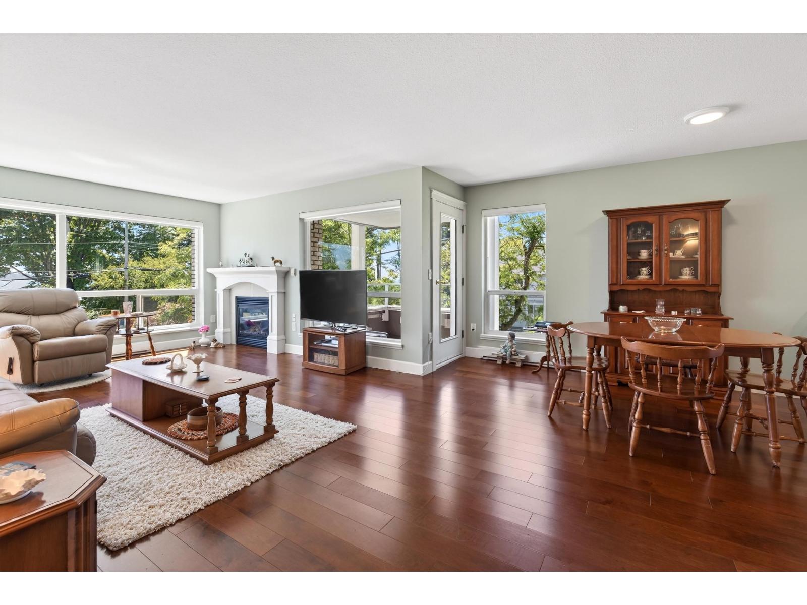 202 15717 MARINE DRIVE, White Rock
