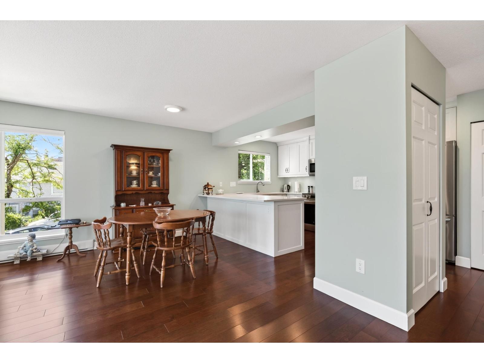 202 15717 MARINE DRIVE, White Rock