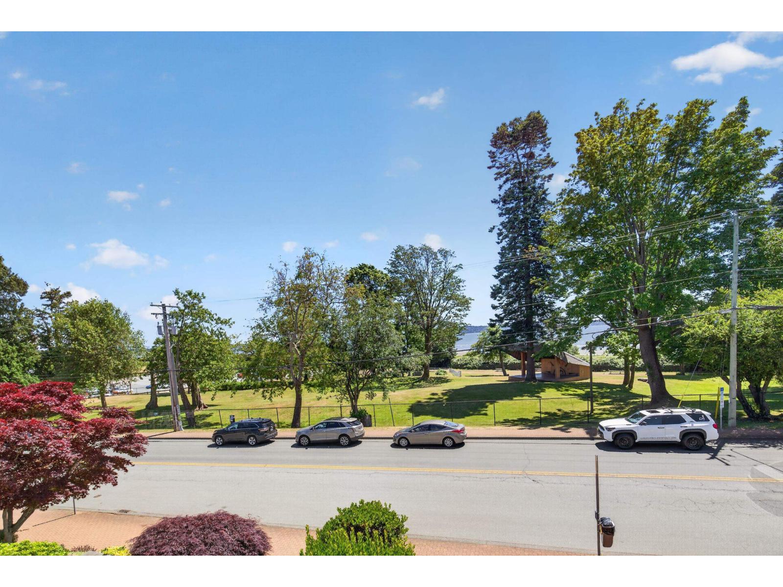 202 15717 MARINE DRIVE, White Rock